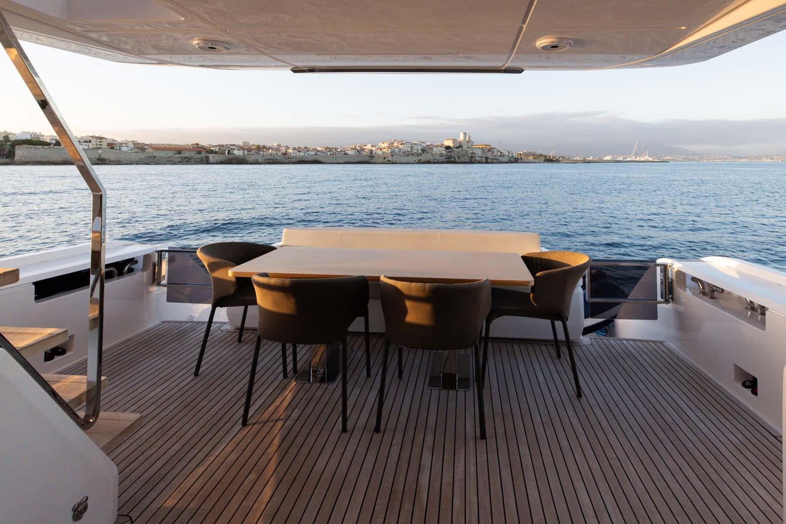 2022 FERRETTI YACHTS 720 